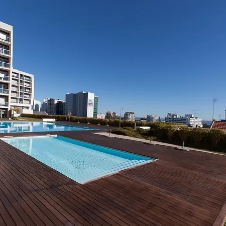 Charming With Terrace And Pool In Lisbon
