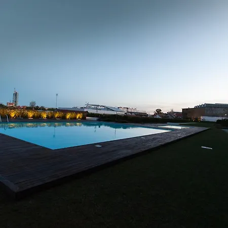 Charming With Terrace And Pool In Apartment