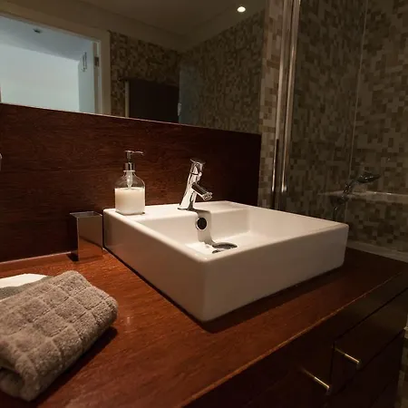 Charming With Terrace And Pool In Lisboa
