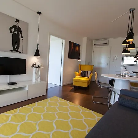 Charming With Terrace And Pool In * Lisbon