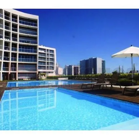 Charming With Terrace And Pool In Apartment Lissabon